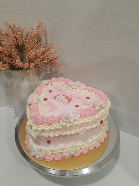 Vintage cake Hello Kitty Vintage Cake, Hello Kitty Birthday Cake, Vintage Birthday Cakes, Hello Kitty Birthday Party, Hello Kitty Cake, Pink Hello Kitty, Beautiful Birthday Cakes, Valentine Cake, Heart Cake