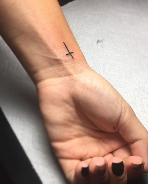 Little Cross Tattoos, Cross Tattoo Neck, Tiny Cross Tattoo, Cruces Tattoo, Cross Tattoo On Wrist, Tattoo Journal, Small Cross Tattoos, Simple Cross Tattoo, Small Cross Tattoo