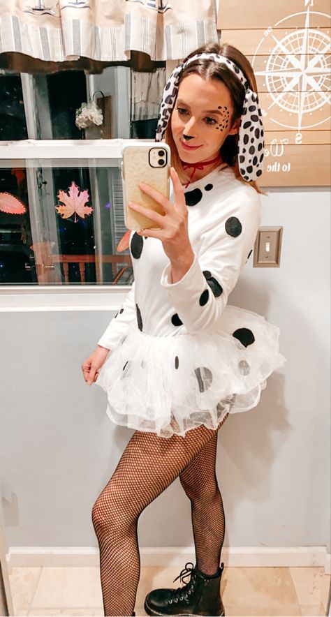 Diy Dalmation Costume Women, Adult Dalmation Costume Diy, Dalmatian Costume Women's, Diy Dalmatian Costume, Carnaval Inspo, Dalmatian Halloween Costume, Dalmation Costume, Dalmatian Halloween, Dalmatian Costume