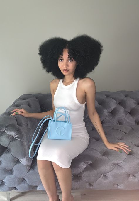 Mini Telfar Bag Outfit, Mini Telfar Bag, Telfar Bag Outfit, Black Bag Outfit, Telfar Bags, Telfar Bag, Body Ideas, Big Afro, Afro Curls