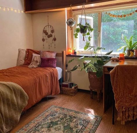 Retro Dorm Room, Dorm Room Decor Diy, Vintage Dorm, Bedding Dorm, Dorm Room Layouts, Vintage Decor Ideas, Boho Bedrooms, College Dorm Room Inspiration, Dream Dorm Room