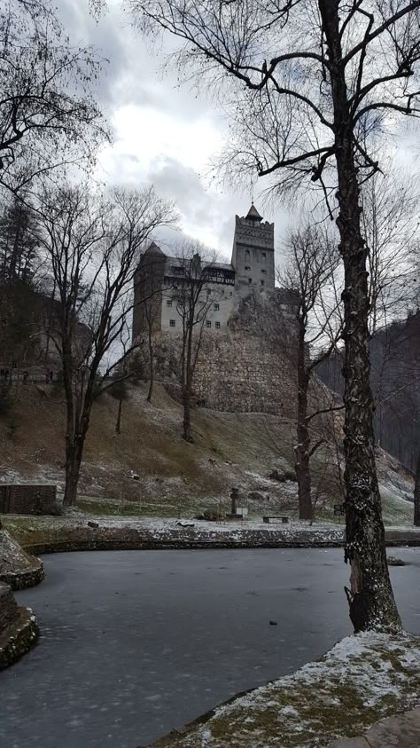 Bran Castle,Romania Draculas Castle Romania, Fantastical Architecture, Bran Castle Romania, Goth Castle, Athletic Wallpaper, Castle Romania, Constanta Romania, Bran Castle, Dracula Castle