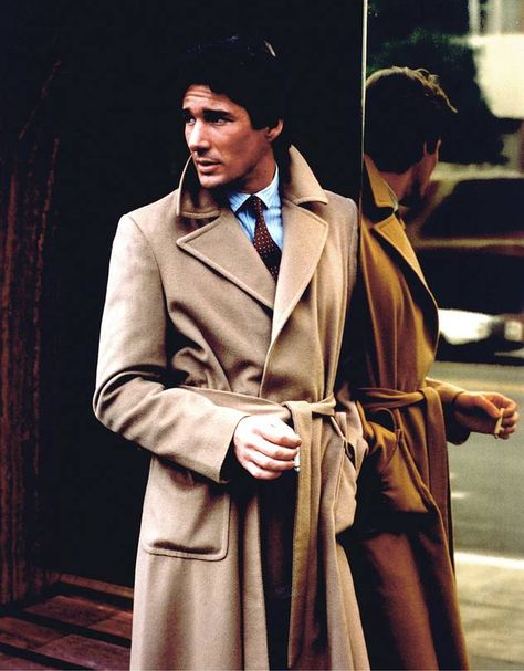 Richard Gere, 31, in classic camel polo coat for American Gigolo movie 1980 American Gigolo, Armani Vintage, Fashion Through The Decades, Don Pedro, Polo Coat, Primitive Snowman, 80's Fashion, Harvey Specter, Richard Gere