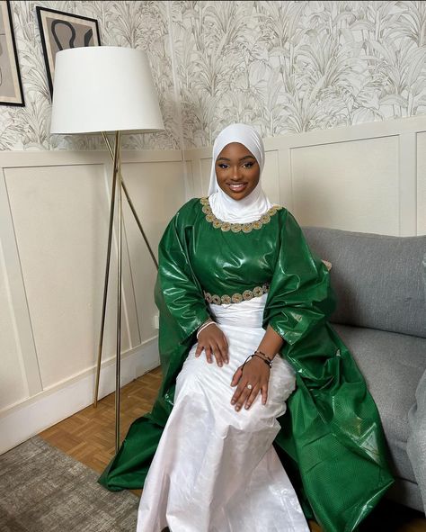 Bazin Styles For Women, Gambian Clothes, Corporate Casual Dress, Muslim Outfit Ideas, Muslim Outfit, Corset Fashion Outfits, African Wedding Attire, Mode Turban, Eid Outfits