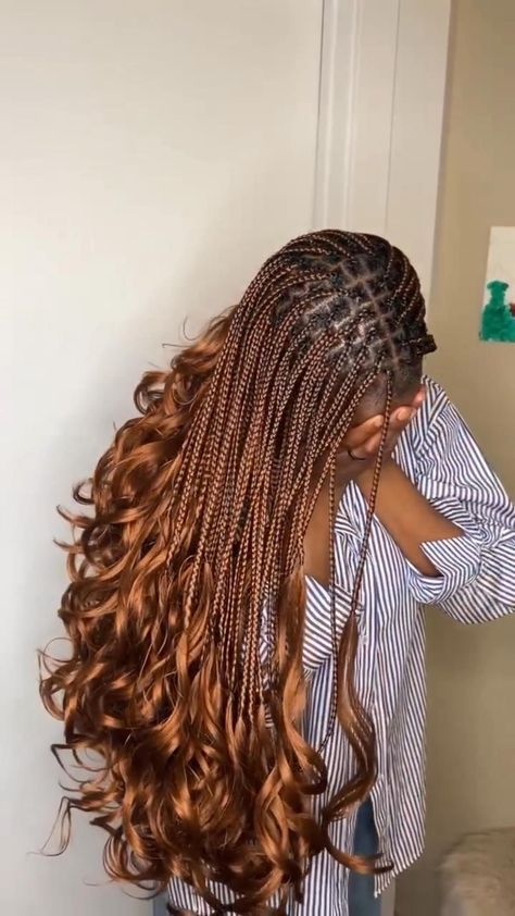 Knotless Spiral Braids, Full Knotless Braids With Curls, Spiral Twist Braids, French Curls Colors, Latest Hair Braids For Teens, Spiral Braids Hairstyles, Bd Hairstyles, Spiral Hairstyles, Ponytail Designs