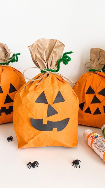 Cute Pumpkin Crafts, Fun Halloween Crafts For Kids, Pumpkin Crafts For Kids, Fall Family Fun, Paper Bag Crafts, Fun Halloween Crafts, Diy Halloween Decor, Family Fun Night, Kids Game