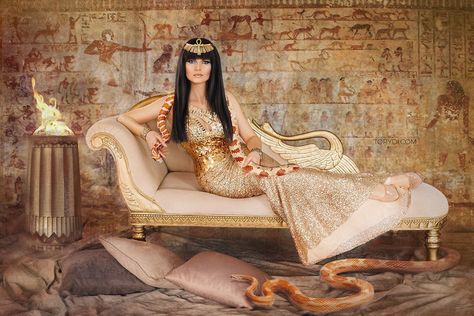 Egyptian Photoshoot, Egyptian Vampire, Egyptian Aesthetic, High Fashion Photoshoot, Cleopatra Style, Egypt Queen, Photography Studio Design, Queen Cleopatra, Egyptian Beauty