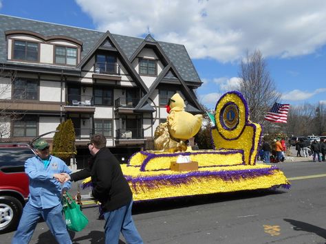 New York - Rockville Centre Lions participate in the annual St. Patrick's Day parade in Rockville Centre, in preparation to their annual Duck Pluck. Parade Ideas, Lions Club, Parade Float, Float, Lion, New York