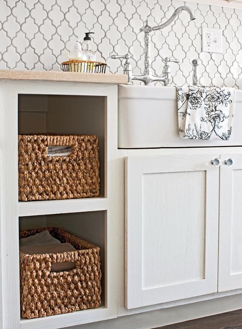 kitchen-open-cupboards-basket-storage-847088e5 Arabesque Tile Backsplash, Backsplash Arabesque, Backsplash With Dark Cabinets, Trendy Kitchen Tile, Farmhouse Kitchen Backsplash, Kitchen Backsplash Tile, Farmhouse Bathroom Vanity, Arabesque Tile, Geek Decor