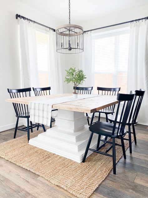 Get the free plans and how-to video to build this DIY Square Dining Table by Shanty2Chic! Diy Square Dining Table, Square Dining Table Decor, Square Dining Room Table, Painted Dining Room Table, Square Kitchen Tables, Free Furniture Plans, Diy Esstisch, Diy Kitchen Table, Kitchen Table Makeover