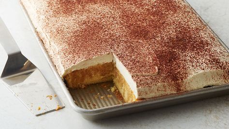 Making tiramisu need not be intimidating. This brilliant recipe takes shortcuts on time and effort without losing any of tiramisu’s signature flavor. Betty Crocker Cake, Tiramisu Cake, Sheet Cake Recipes, Baking Cocoa, Dump Cake, Italian Desserts, Cake Frosting, Savoury Cake, Sheet Cake