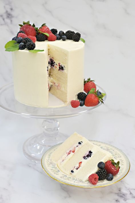 Mascarpone Mousse Cake, Chocolate Chantilly Cake, Avalanche Cake, Weekend Desserts, Chantilly Cake Recipe, Mascarpone Mousse, Berry Chantilly Cake, Chantilly Cake, Mousse Filling