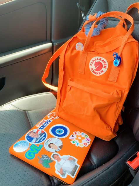 Mini Kanken Backpack Aesthetic, Orange Backpack Aesthetic, Aesthetic Fjallraven Kanken, Orange School Backpack, Orange Backpack, Fjallraven Kanken Yellow, Kanken Backpack Orange, Mochila Fjallraven Kanken, Backpack Fjallraven