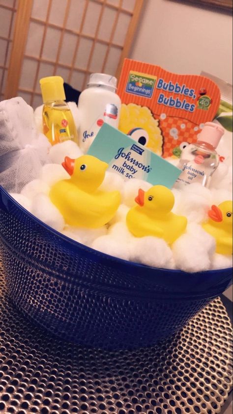 Baby Bath Tub Gift Basket, Bathtub Gifts, Gift Basket Baby Shower, Basket Baby Shower Gift, Baby Bath Gift, Shower Baskets, Baby Boy Gift Baskets, Girl Gift Baskets, Baby Shower Baskets