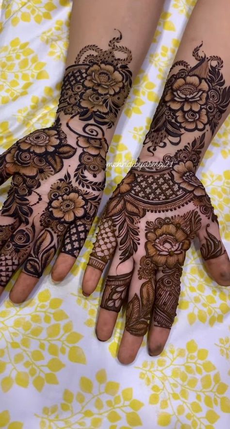 Mehendi Designs For Front Hand, Best Bridal Mehndi, Floral Henna Designs, Beautiful Henna, Very Simple Mehndi Designs, Simple Mehndi Designs Fingers, Engagement Mehndi Designs, Latest Bridal Mehndi Designs, Mehndi Designs Front Hand