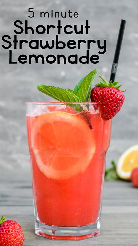 Strawberry Punch Recipes, Strawberry Drink Recipes, Strawberry Lemonade Punch, Easy Strawberry Lemonade, Infused Drinks, Summer Fruit Recipes, Homemade Strawberry Lemonade, Flavored Lemonade, Strawberry Lemonade Recipe