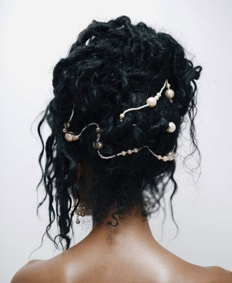 Ebonee Davis, Hair Details, Beauty Portraits, Curly Hair Inspiration, Fairy Fashion, Beautiful Evening, Hair Reference, Wedding Hairstyle, Fashion Night