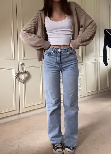 Women’s Basic Outfits, Outfit Ideas 75 Degrees, Plain Color Outfits, Normal Jeans Outfit, Outfits To Wear To A Friends House, Astetic Outfits For School, Plain School Outfits, Basic Cute Outfits Schools, Basic Womens Outfit