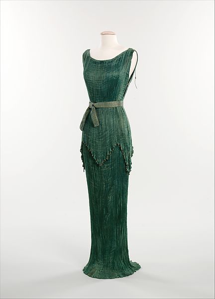 Fortuny Dress, Sage Green Bridesmaids, Fortuny Delphos, Fortuny Pleats, Dress Up Storage, Roll Dress, Silk Evening Dress, Film Paper, Louise Brooks