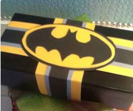 Batman gift wrapping ideas Superhero Christmas, Superhero Party Decorations, Batman Gifts, Superhero Gifts, Nerdy Gifts, Gift Wrap Tags, Birthday Gift Wrapping, Monster Birthday, Personalized Gifts For Men