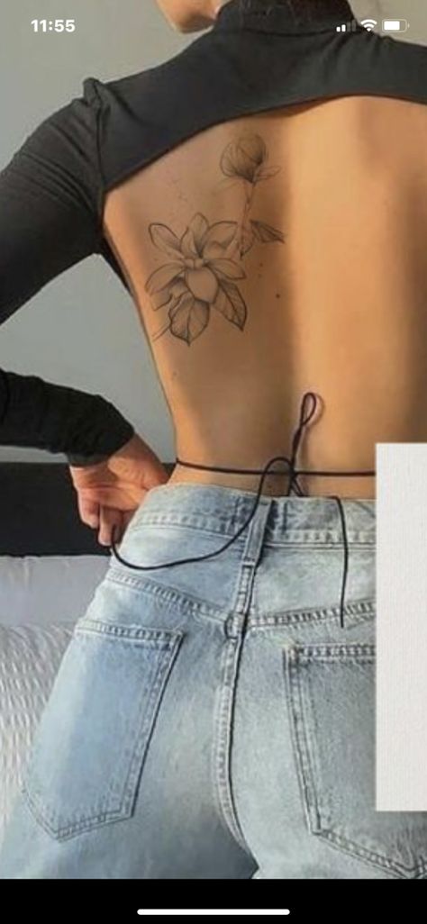 Flower Side Back Tattoo, Peonies Tattoo Back, Artsy Back Tattoos, Fine Line Flower Back Tattoo Women, Floral Tatoos Woman Back, Upper Back Tattoo Placement, Back And Side Tattoos For Women, Back Tattoos With Flowers, One Sided Back Tattoo