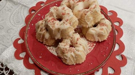 Eggnog Mini Bundt Cakes, Eggnog Bundt Cake, Eggnog Cake, Winning Recipes, America Food, Mini Bundt Cakes, Festive Desserts, Food Contest, Pound Cakes