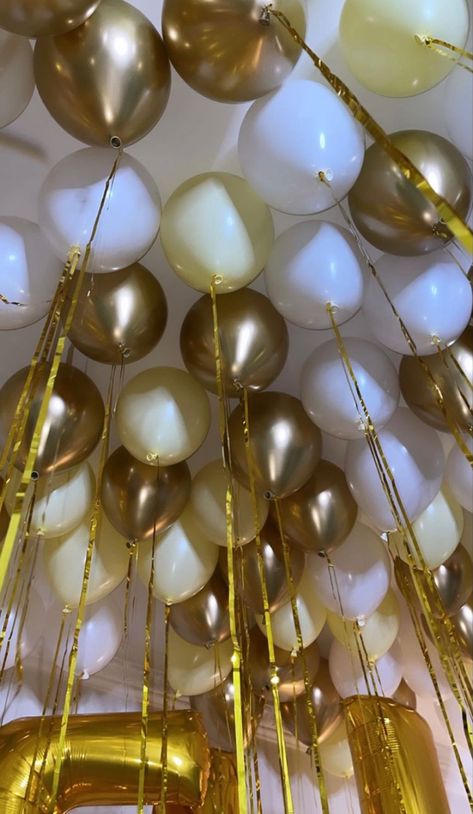 Gold Balloons Aesthetic, Birthday 2023, Simple Birthday Decorations, Simple Birthday, 19th Birthday, Gold Balloons, Welcome To The Party, Happy Birthday Quotes, Birthday Background