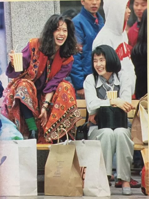 #中森明菜#安田成美 Akina Nakamori (Japanese BeachesTV Show) Retro Asian Fashion, 80s Japan, Kei Visual, Akina Nakamori, City Pop, Japanese Pop Culture, 1990s Fashion, Tennis Fashion, Japanese Pop