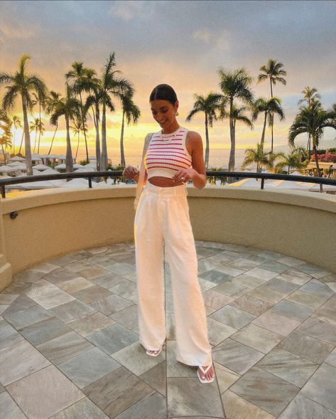 Malibu Outfit, Malibu Princess, What To Wear On Vacation, La Outfits, White Linen Pants, Princess Aesthetic, Beach Tops, Old Money Aesthetic, Beach Look