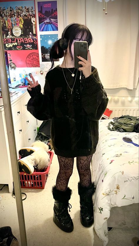 Cold Emo Outfits, Alt Cold Weather Outfits, All Black Alt Outfit, Y2k Emo Winter Outfits, Goth Headphones, Emo Date Outfit, Alt Black Outfits, Black Sweater Outfit Aesthetic, Goth Cold Weather Outfits