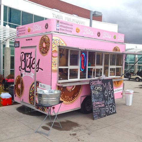 The original Bites Mini Donuts food truck trailer located in St. George, UT.  Instagram - @BitesDonuts Twitter - @BitesDonuts Facebook - Bites Donuts Donut Food Truck, Breakfast Food Truck, Foodtrucks Ideas, Old Fashioned Donut, Diy Lemonade, Food Truck Business, Cupcake Shops, Food Truck Design, Food Trailer