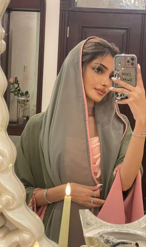 Oman Girls, Dubai Fashion Women, Islamic Modest Fashion, Insta Dp, Outfit Modest, Veiled Hats, Hijab Fashionista, Mode Abaya, Modesty Fashion