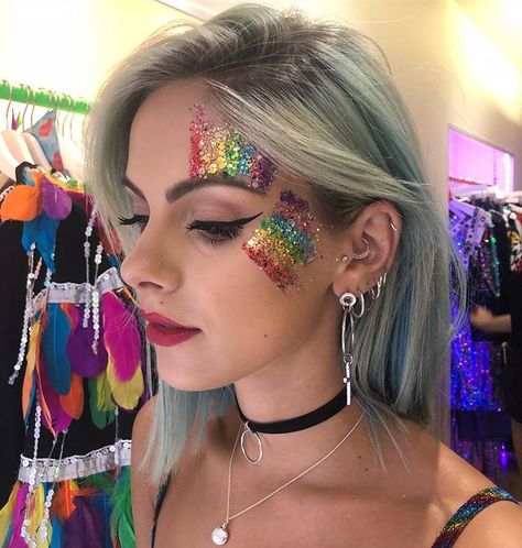 GO GET GLITTER no Instagram: “Shop our chunky glitters for just £2!! LINK IN BIO 🌈✨🙌🏻” Festival Hair And Makeup, Whimsical Hairstyles, Pride Glitter, Hair And Makeup Ideas, Festival Eye Makeup, Coachella Makeup, Festival Makeup Glitter, Vibrant Makeup, Festival Face