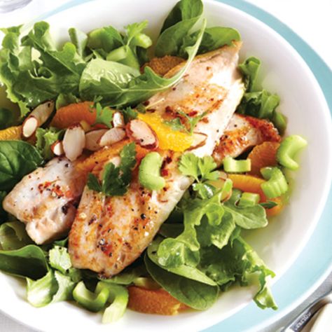 Pan-fried tilapia, mandarin oranges and almonds make for a flavorful, filling salad. Tilapia Salad, Fried Tilapia, Spring Salad Recipes, Spring Salad, Light Dinner, Spinach Salad, Healthy Gluten Free, Eat Clean, Healthy Dishes