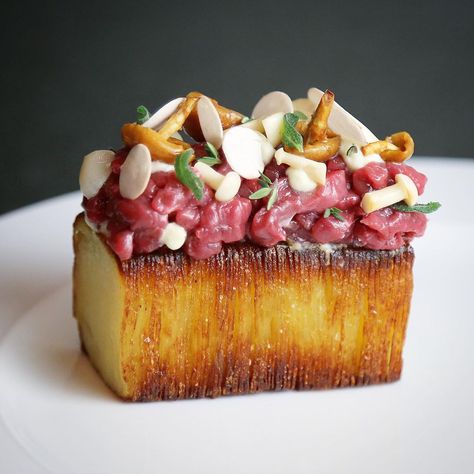 @eatersmanifesto: “Ah man again with that potato pave? Why yes, again and again ... . Very long week but ended on a…” Potato Pave Plating, Mushroom Tartare, Venison Tartare, Potato Pave, Gastronomic Food, Top Chef Recipes, Private Chef, Weird Food, Chef Recipes