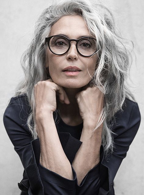 8 Tips To Style Your Way To Shiny And Healthier Hair Grey Hair And Glasses, Hair And Glasses, Grey Hair Inspiration, Beautiful Gray Hair, Hair Gray, Silver Grey Hair, 사진 촬영 포즈, Long Gray Hair, Ageless Beauty