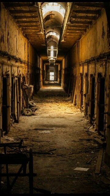 Abandoned Prisons, Eastern State Penitentiary, Derelict Buildings, Mysterious Places, Philadelphia Pa, Abandoned Places, Interior Lighting, Philadelphia, Concept Art