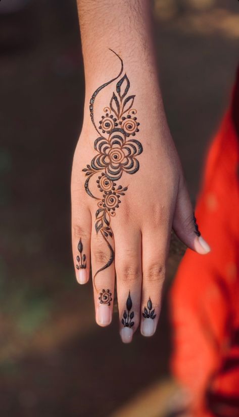 Wrist Tattoo Name, Wrist Tattoo Flower, Hand Wrist Tattoo, Tattoo Design For Hand, Wrist Tattoo Designs, Henna Inspired Tattoos, Henna Ideas, Henna Tattoo Designs Hand, Tattoo Name