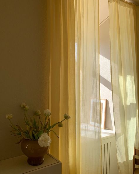 🔆🔆🔆 Yellow Curtains Aesthetic, Light Yellow Curtains, Dreamy Curtains, Sheers Curtains Living Room, Textured Abstract Art, Office Curtains, Summer Curtains, Cozy Office, Yellow Curtains