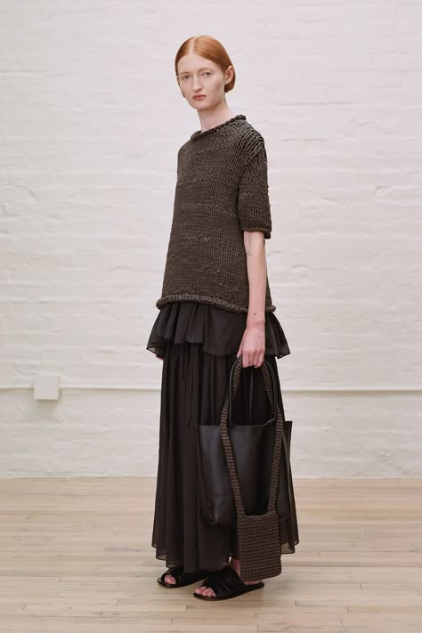 Lauren Manoogian Spring 2025 Ready-to-Wear
https://www.vogue.com/fashion-shows/spring-2025-ready-to-wear/lauren-manoogian/slideshow/collection#40 Wide Cropped Pants, Lauren Manoogian, Spring 2025, Long Vests, Car Coat, Norma Kamali, Runway Looks, Summer Knitting, Vogue Runway