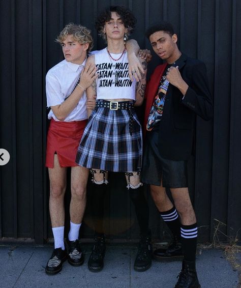 Gnc Outfits, Boy In Skirt Aesthetic, Fem Boy Aesthetic Outfits, Fem Boy Fashion, Guys In Dresses, E Boy Outfits, Genderqueer Fashion, Boys In Skirts, Guys In Skirts