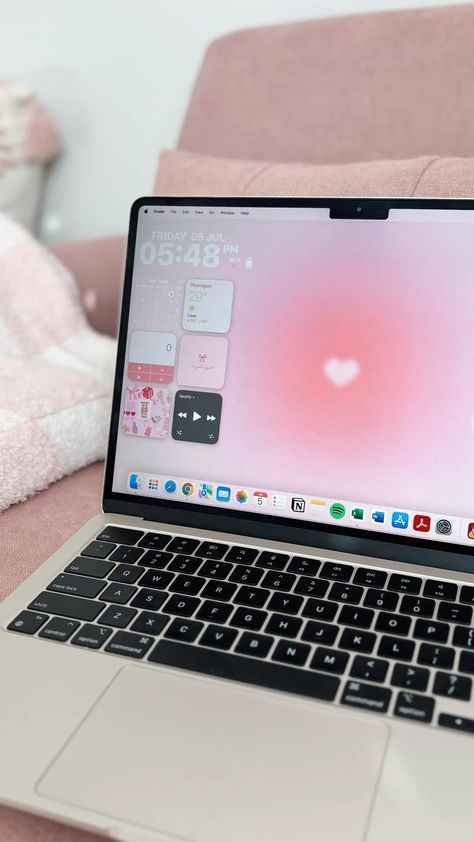 Make Laptop Aesthetic, Widget Laptop Aesthetic, How To Make My Laptop Aesthetic, Macbook Air Widgets, New Laptop Aesthetic, Aesthetic Macbook Widgets, Aesthetic Laptop Homescreen, Lap Top Aesthetic, Widget Macbook Aesthetic