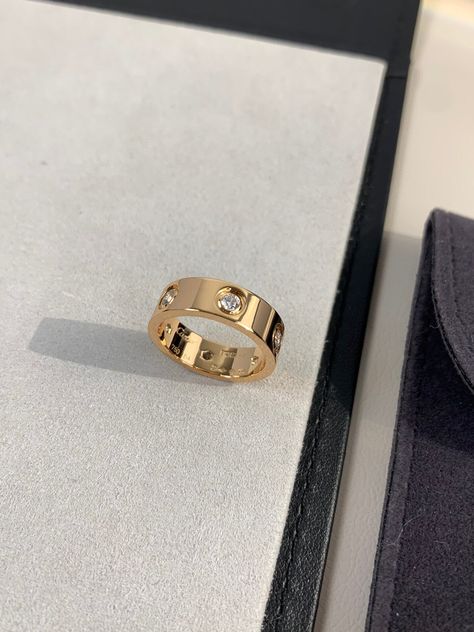 Cartier Ring With Diamond, Cartier Ring Women, Gold Cartier Ring, Cartier Love Bangle, Bridal Jewelry Bracelets, Band Rings Women, Couple Ring Design, Jewelry Product Shots, Antique Necklaces Design