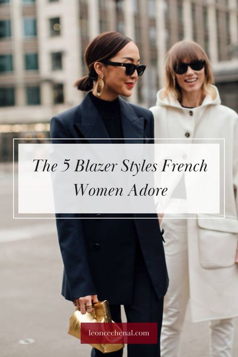 Jumper Outfit Women, Winter Dresses With Boots, French Girl Outfits, French Wardrobe Basics, Wardrobe Essentials List, Classic Outfits For Women, Basic Wardrobe Essentials, Classic Wardrobe Essentials, Spring Wardrobe Essentials