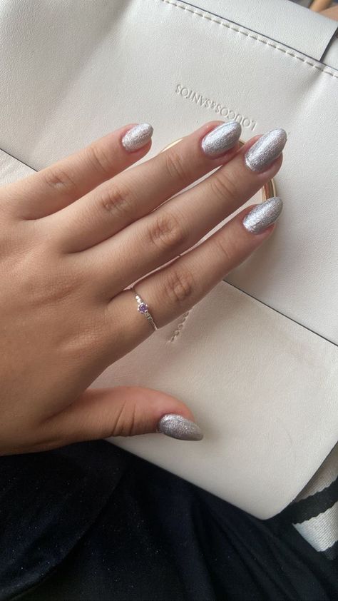 Basic Silver Nails, Glazed Silver Nails, Silver Powder Nails, Silver Nails Oval, Silver Nail Polish Ideas, Silver Glitter Acrylics, Shiny Silver Nails, Silver Shiny Nails, Silver Nails Natural