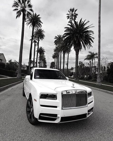 Rr Car, White Rolls Royce, White Rolls, Rolls Royce Wallpaper, Mercedes Interior, Airport Car, Luxury Cars Audi, Rolls Royce Cullinan, Luxury Vehicles