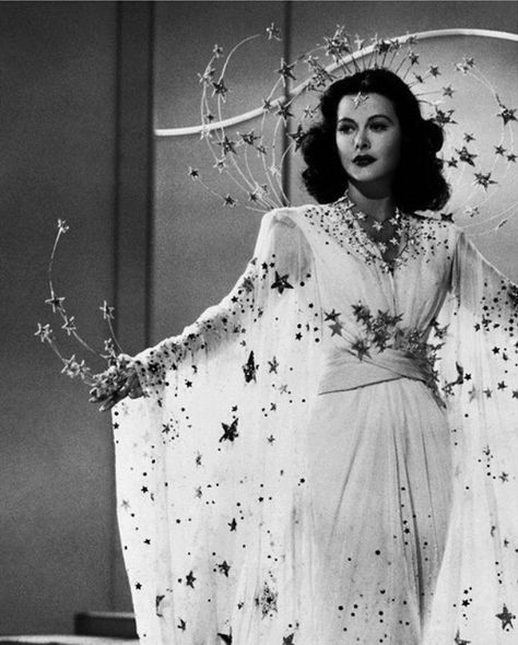 Hedy Lamarr ”Beautiful Genius” Ziegfeld Girl, Ziegfeld Girls, Hedy Lamarr, Liv Tyler, Fantasias Halloween, Vintage Glamour, 인물 사진, Vintage Hollywood, Hollywood Glamour