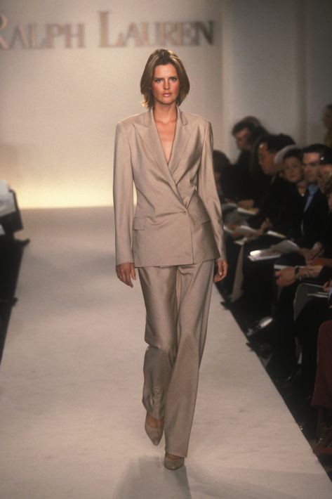 Runway Fashion Vintage, Ralph Lauren Spring Summer, Ralph Lauren Runway, Classic Ralph Lauren, Ralph Lauren Womens Clothing, Ralph Lauren 90s, Ralph Lauren Suits, Stella Tennant, Corporate Women