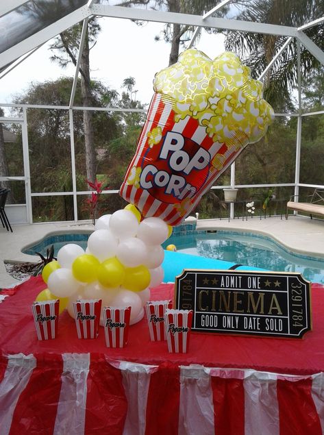 Movie Party Balloons, Campaign Table Ideas, Movie Party Table Decor, Movie Theme Balloon Garland, Movie Theme Photo Backdrop, Movie Themed Table Centerpieces, Movie Theater Popcorn, Star Centerpieces, Movie Themed Party