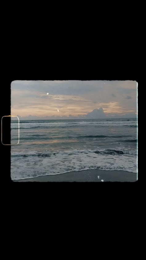 Beach Sunset Wallpaper, Vintage Flowers Wallpaper, Polaroid Frame, Cute Tumblr Wallpaper, Simple Iphone Wallpaper, Photography Posing Guide, Night Scenery, Dark Pictures, Sea Shore